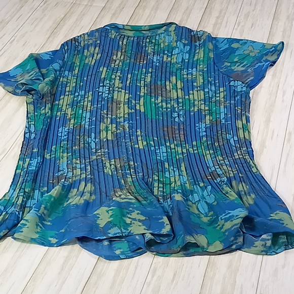 Only Necessities Pleated Semi-Sheer Button Up Blouse Size 1X - Picture 9 of 11